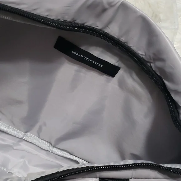 Urban Outfitters Nylon Strappy Travel Fannie Pack Bag - Picture 8 of 8